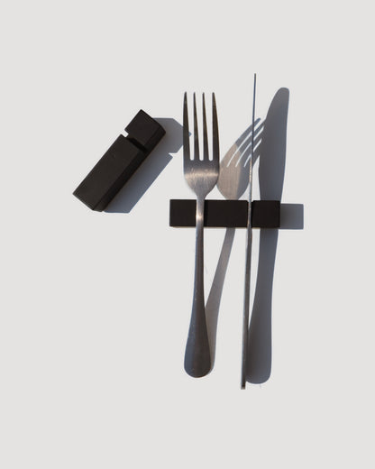 Alkaline minimalist resin cutlery rest – Black – set of 2 styled