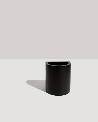 Alkaline The Arc minimalist resin holder – Black