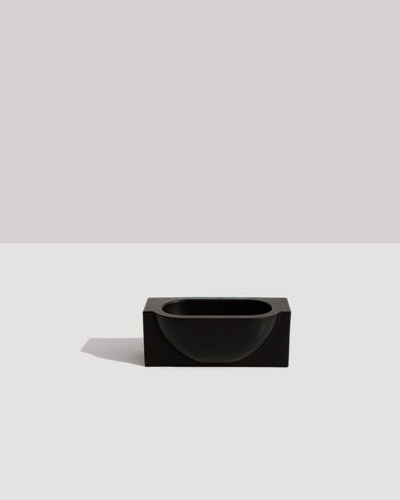 Alkaline The Block vertical resin soap holder – Black