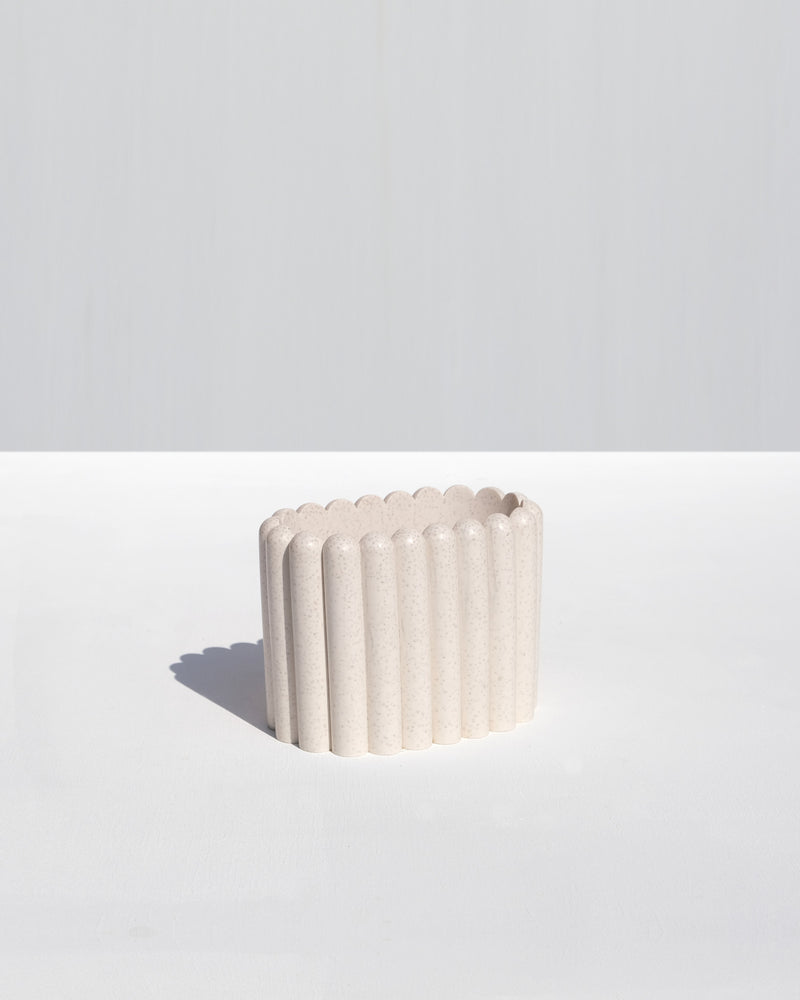 Alkaline minimalist dual ribbed resin toothbrush holder – Sand