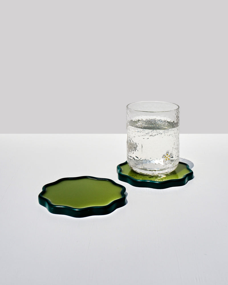 Alkaline Wavy colourful resin drink coaster – Avocado – matte base glossy top detail