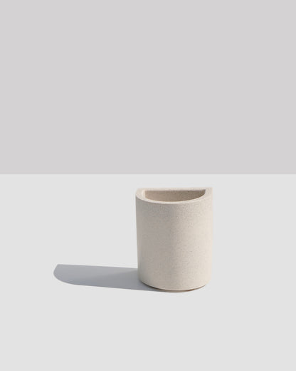 Alkaline The Arc minimalist resin holder – Sand