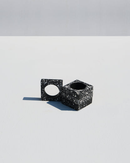 Alkaline terrazzo resin napkin rings – Black – set of 4 styled