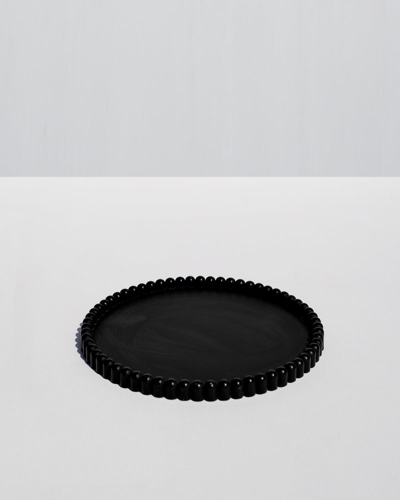 Alkaline minimalist round ribbed resin tray – Black