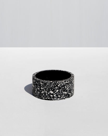 Alkaline round terrazzo resin wine bottle holder
