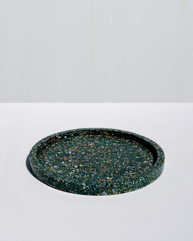 Alkaline extra large round terrazzo resin tray – Emerald
