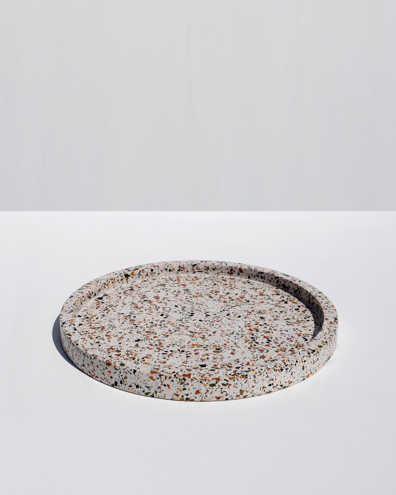 Alkaline extra large round terrazzo resin tray – Neutral