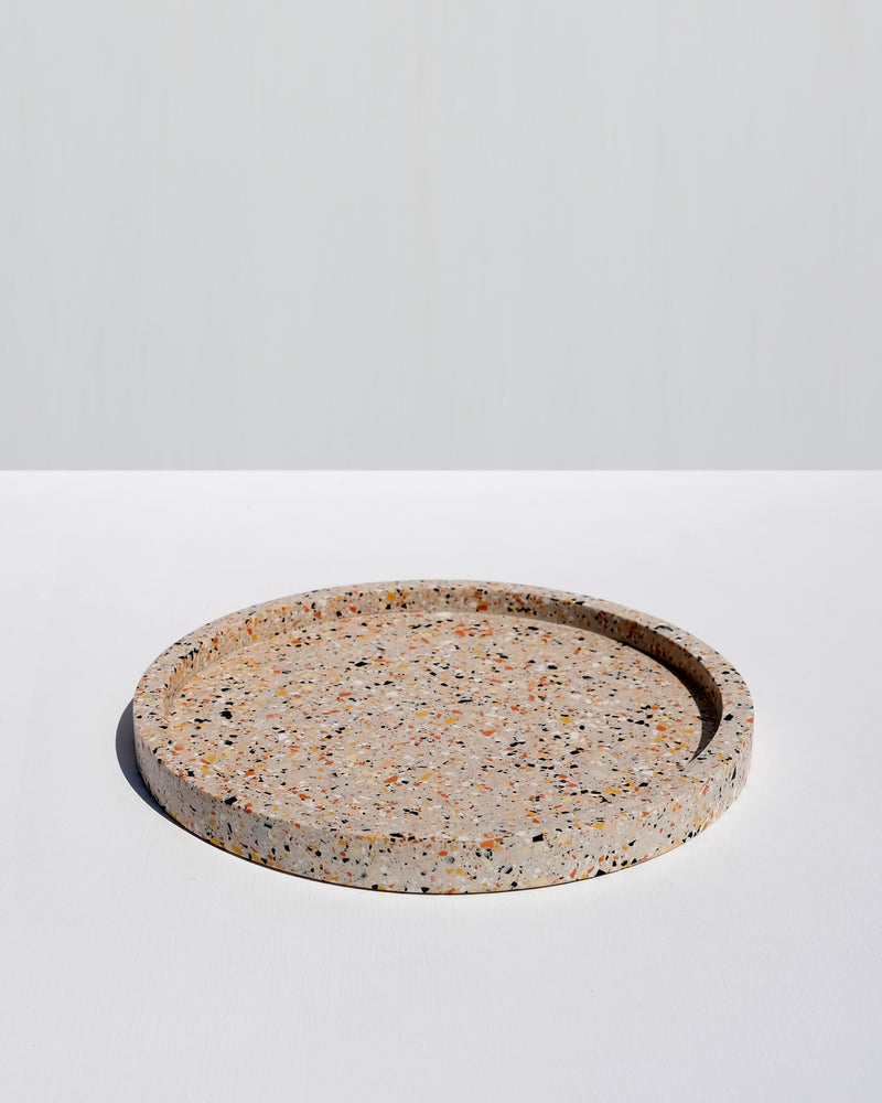 Alkaline extra large round terrazzo resin tray – Nude