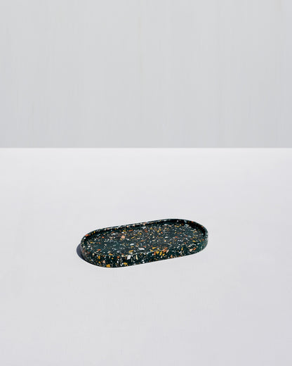 Alkaline oval terrazzo resin tray – Emerald
