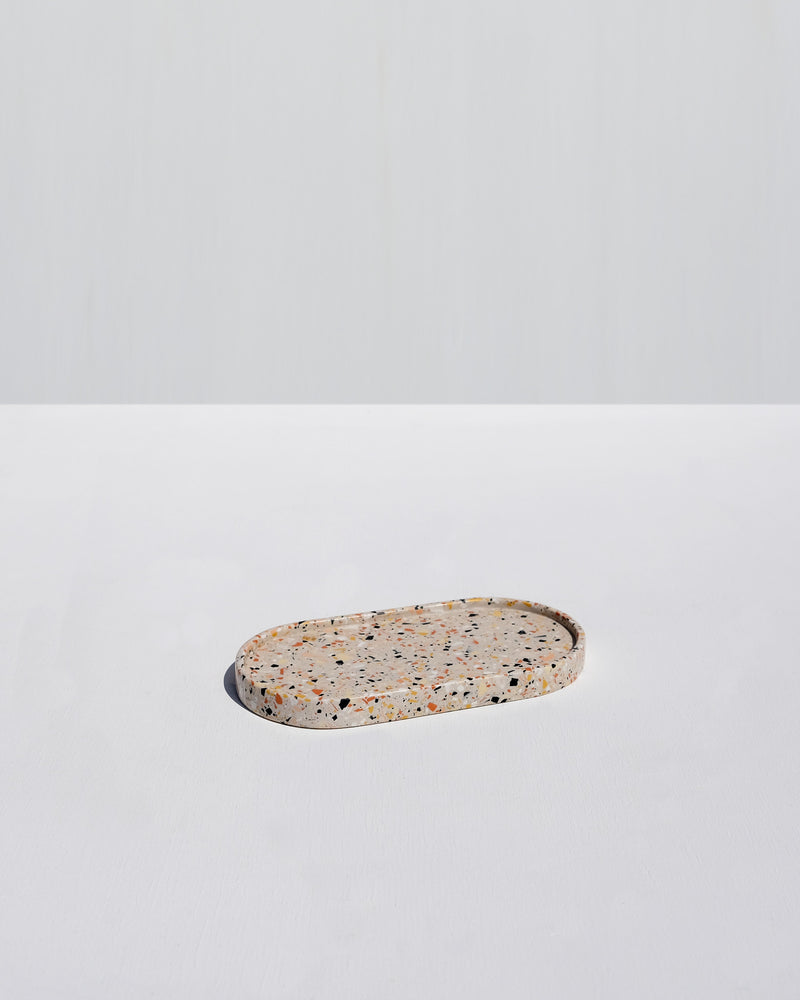 Alkaline oval terrazzo resin tray – Nude