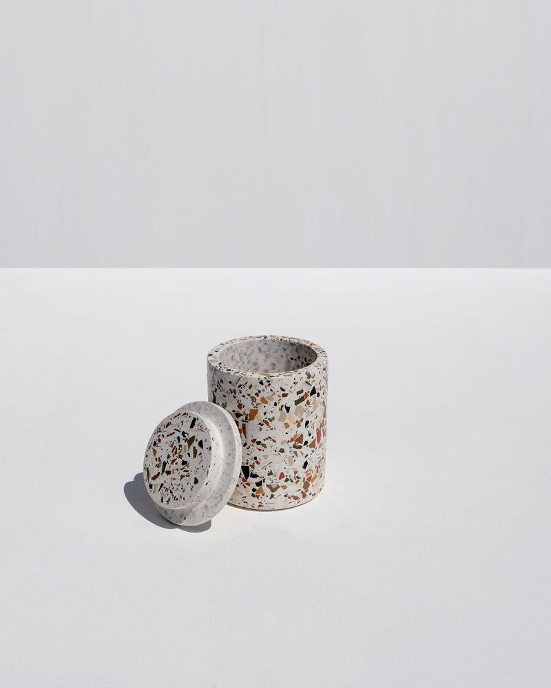 Alkaline terrazzo resin tumbler with lid – Neutral