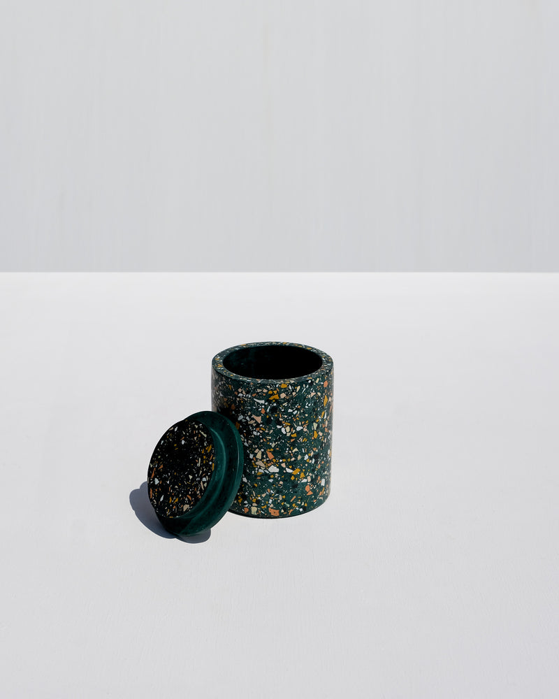 Alkaline terrazzo resin tumbler with lid – Emerald