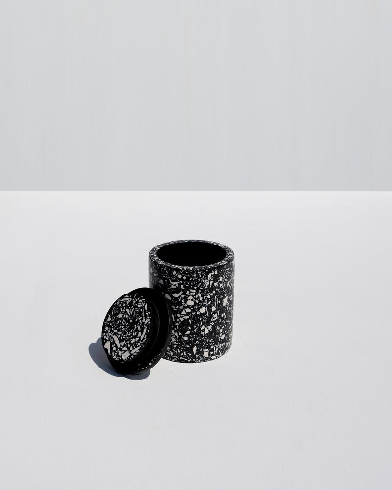 Alkaline terrazzo resin tumbler with lid – Black