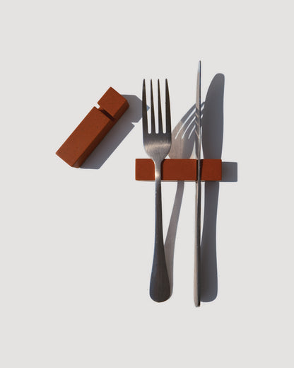 Alkaline minimalist resin cutlery rest – Terracotta – top view